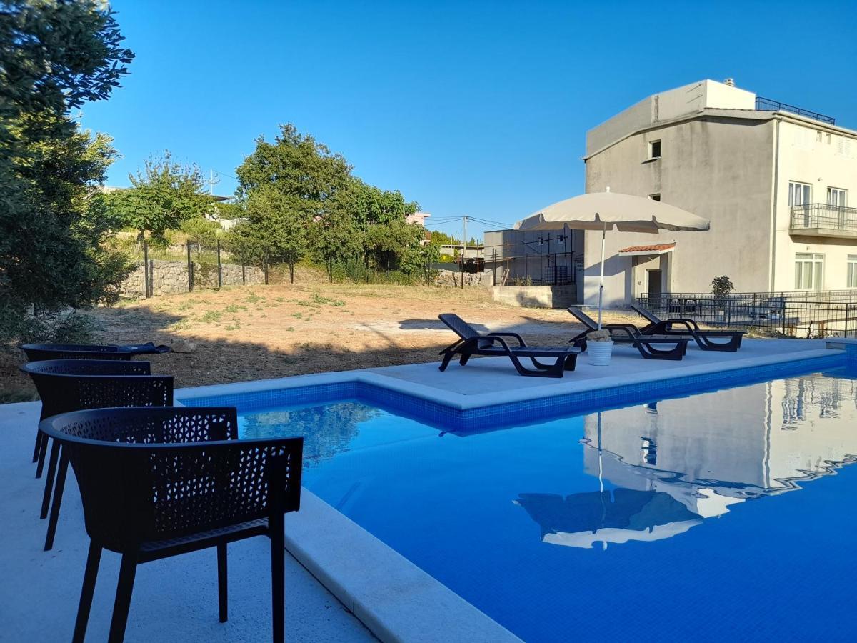 The View Split. Highlight With Roof-Top-Terrace And Pool Kastela Bagian luar foto