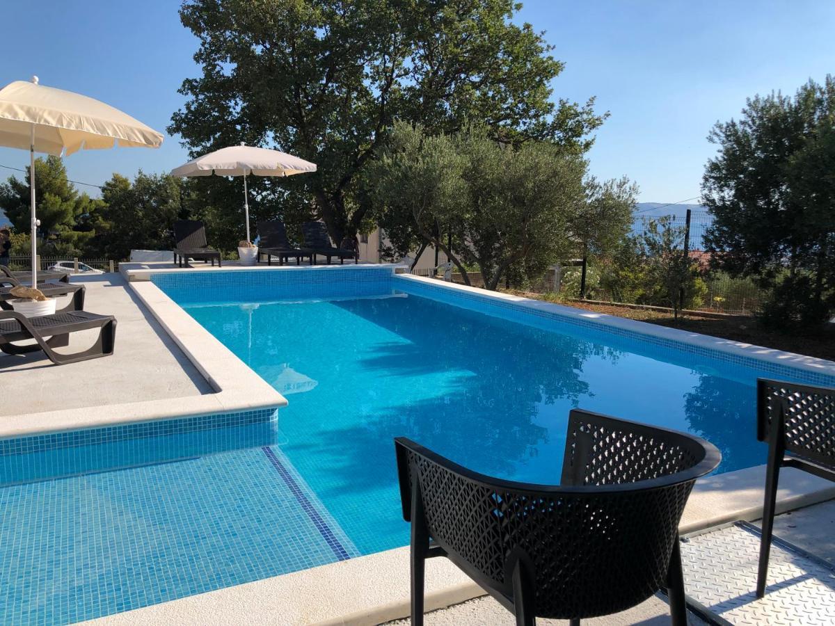 The View Split. Highlight With Roof-Top-Terrace And Pool Kastela Bagian luar foto